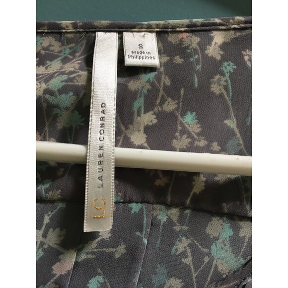 LC Lauren Conrad Sheer Women's Blouse Size S Gray Floral Sleeveless Ruffle - Picture 7 of 7